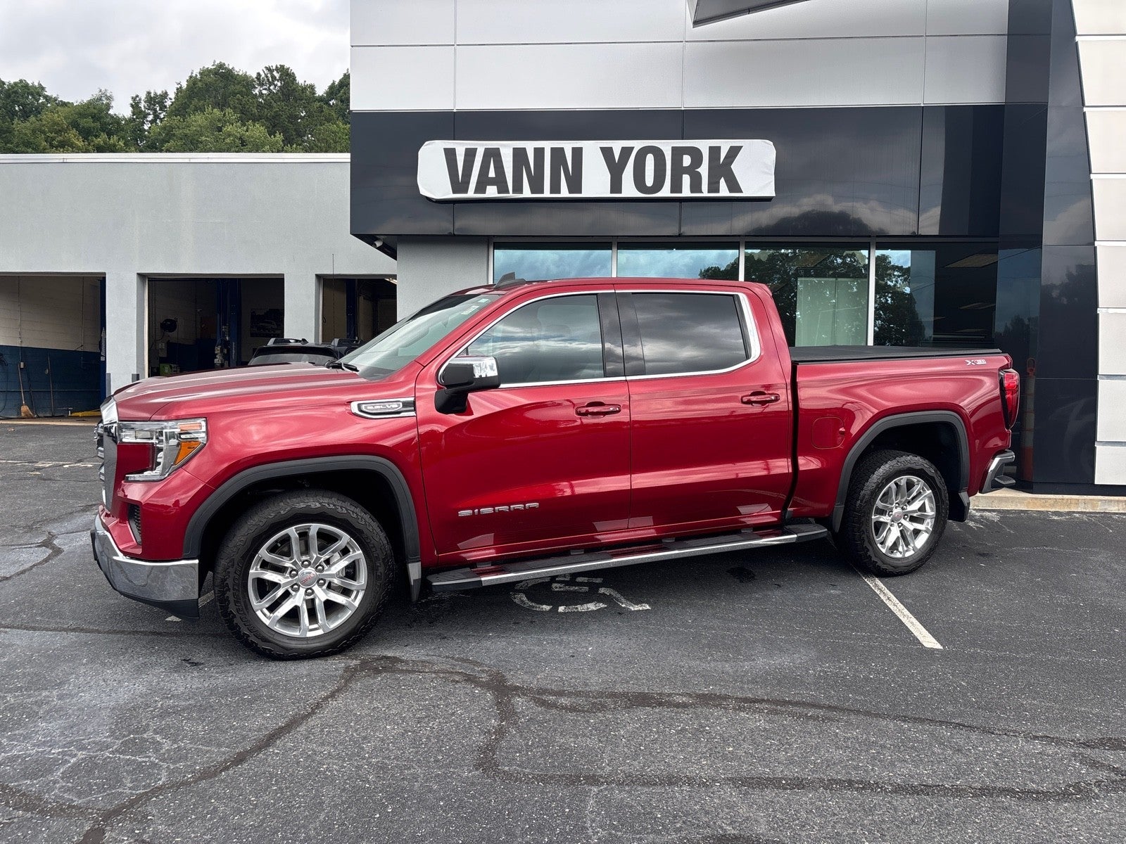 2020 GMC Sierra 1500 SLE in Red Quartz Tintcoat — front three-quarter view