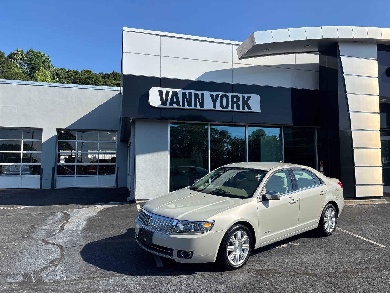 2008 Lincoln MKZ 4dr Sdn FWD in Light Sage Clearcoat Meta — front three-quarter view