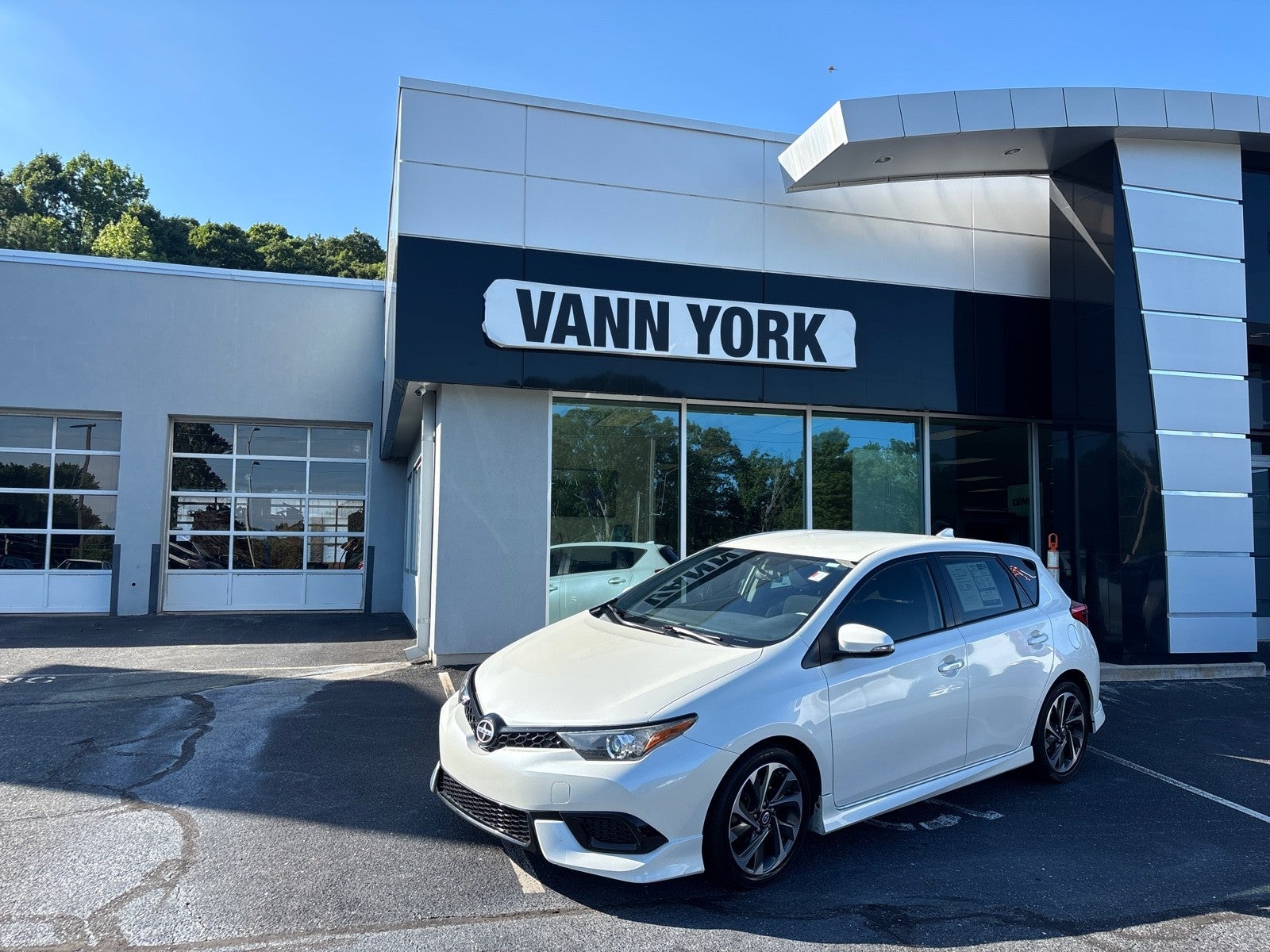 2016 Scion iM 5dr HB CVT (Natl) in Blizzard Pearl — front three-quarter view